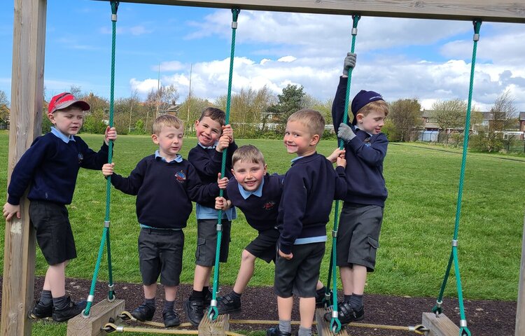 Image of Reception having fun in the sun at learning time. 