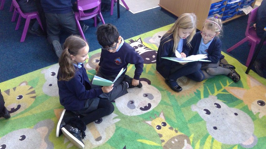 Image of Year 4 reading to Year 1 2018