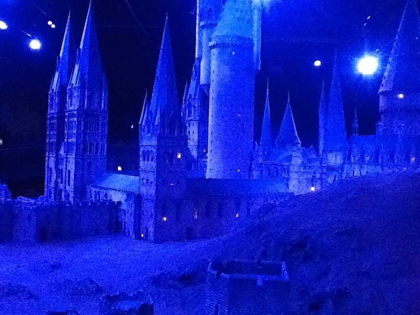 Image of Hogwarts Castle lit up